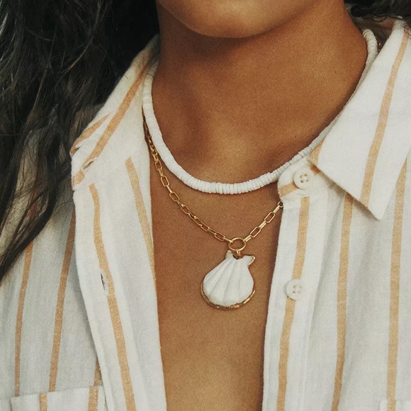 Madewell Gold-Plated Shell Pendant
Necklace